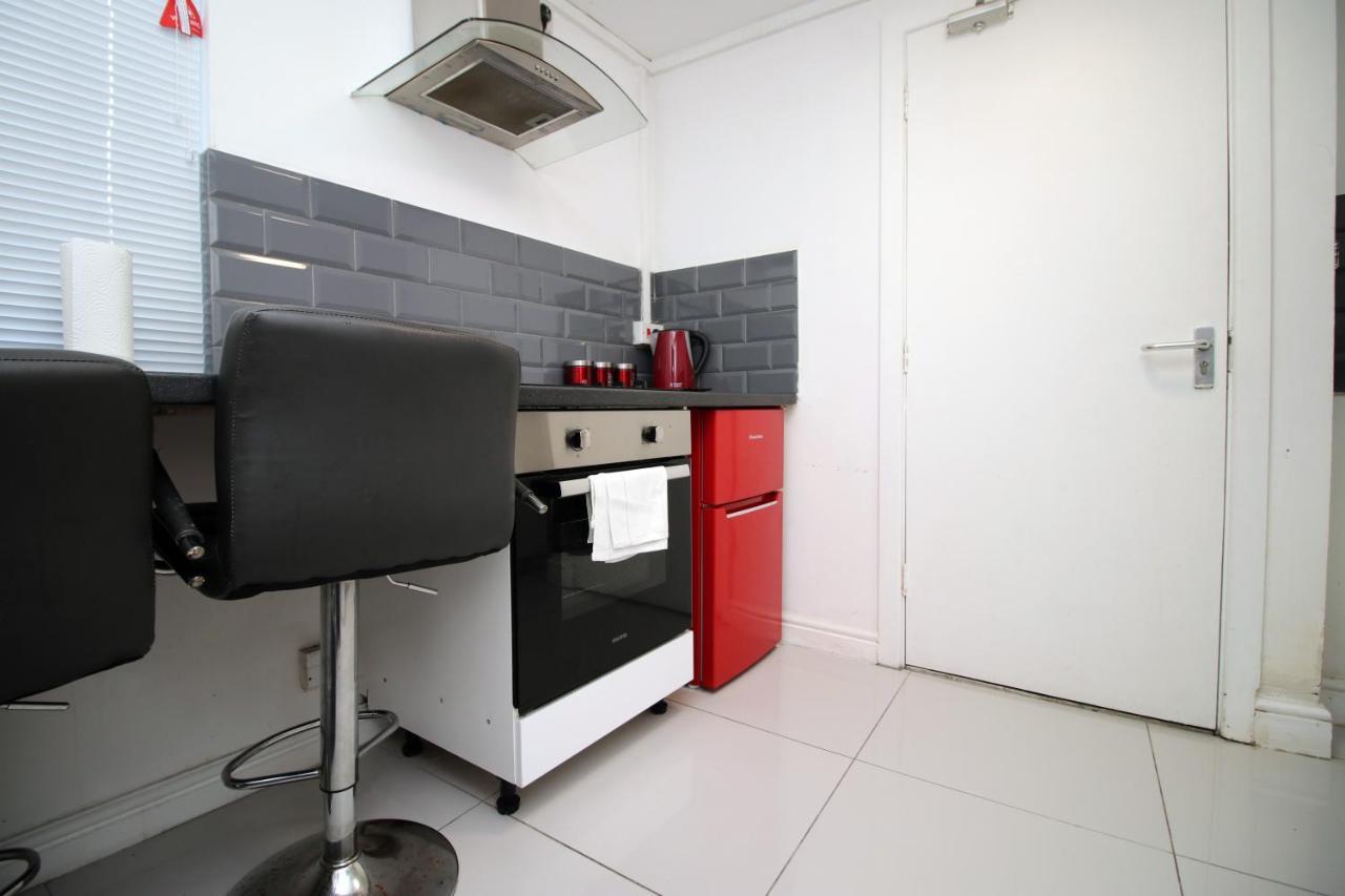 Lovely Studio Flat With Free Parking - Near To City Center Swansea Exterior foto